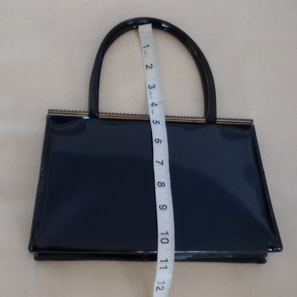 Classic Black Shoulder Bag with Glossy Material and Structured Shape - Picture 4 of 8
